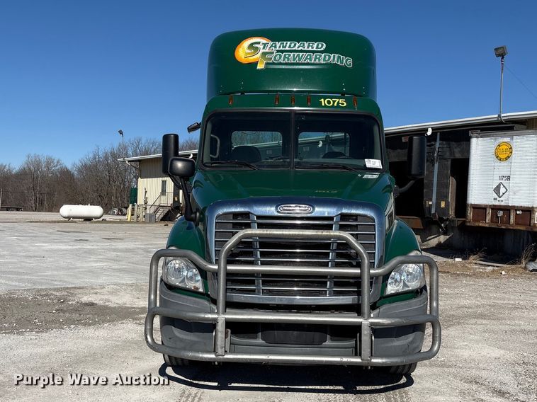 image for item FK1222 2017 Freightliner Cascadia 125 semi truck