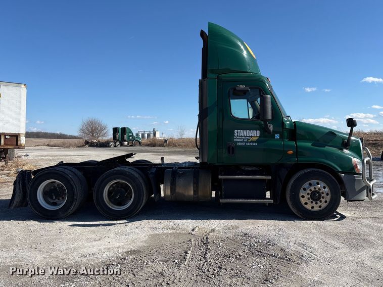 image for item FK1222 2017 Freightliner Cascadia 125 semi truck