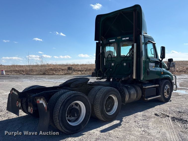 image for item FK1222 2017 Freightliner Cascadia 125 semi truck