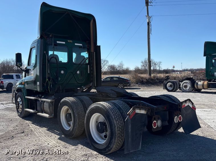 image for item FK1222 2017 Freightliner Cascadia 125 semi truck