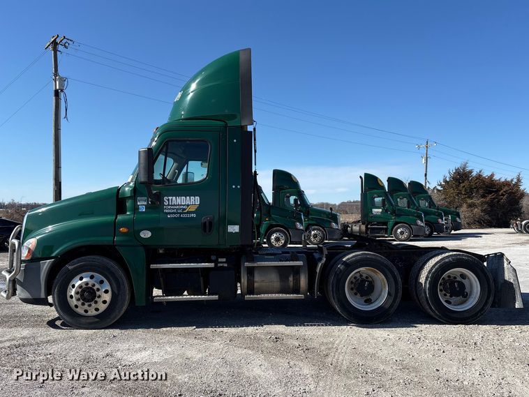 image for item FK1222 2017 Freightliner Cascadia 125 semi truck