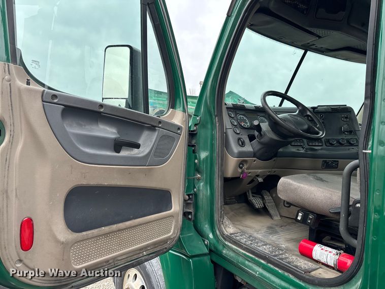 image for item FK1222 2017 Freightliner Cascadia 125 semi truck