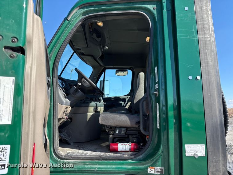 image for item FK1222 2017 Freightliner Cascadia 125 semi truck