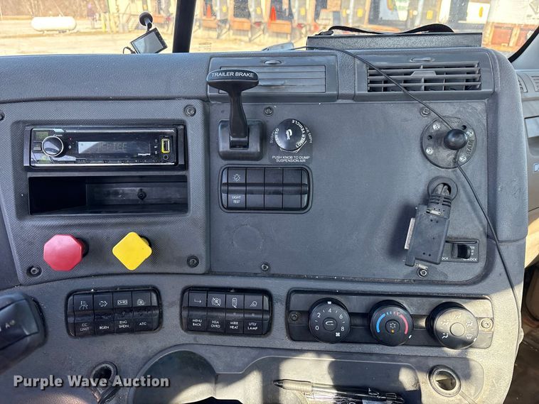 image for item FK1222 2017 Freightliner Cascadia 125 semi truck