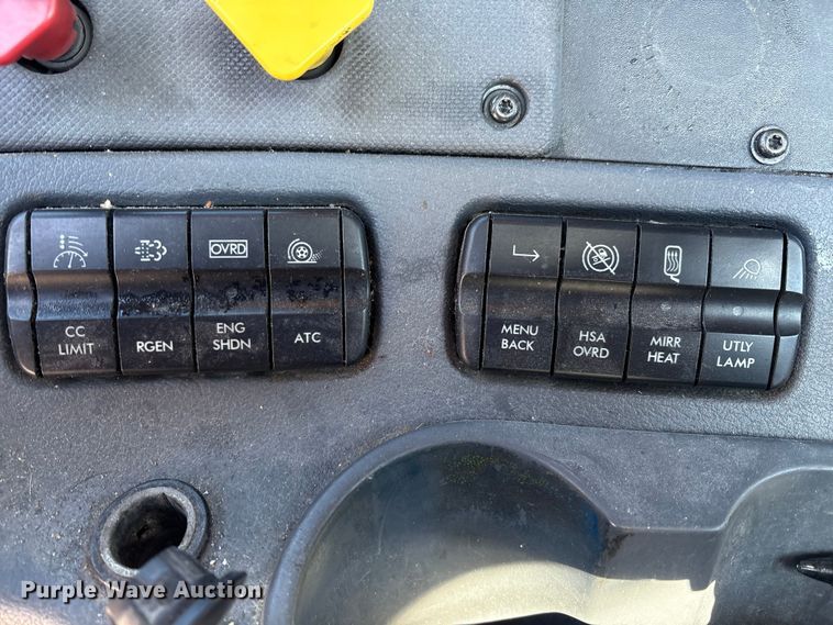 image for item FK1222 2017 Freightliner Cascadia 125 semi truck