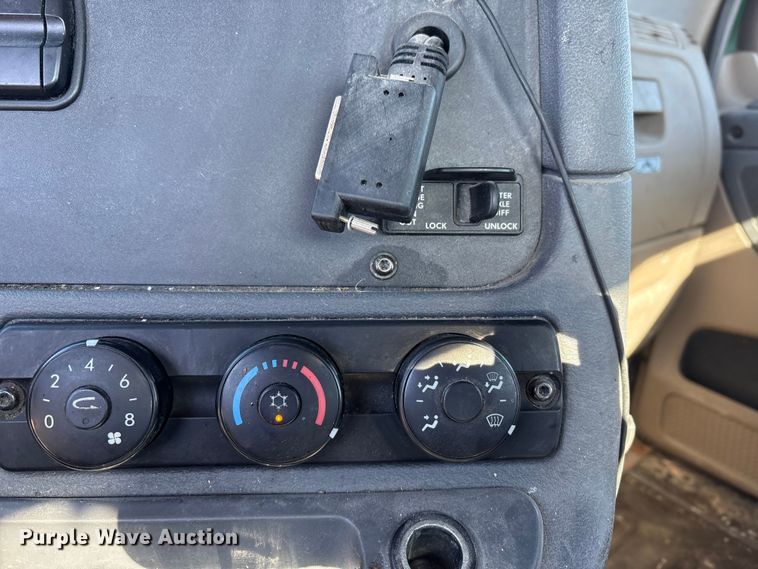 image for item FK1222 2017 Freightliner Cascadia 125 semi truck