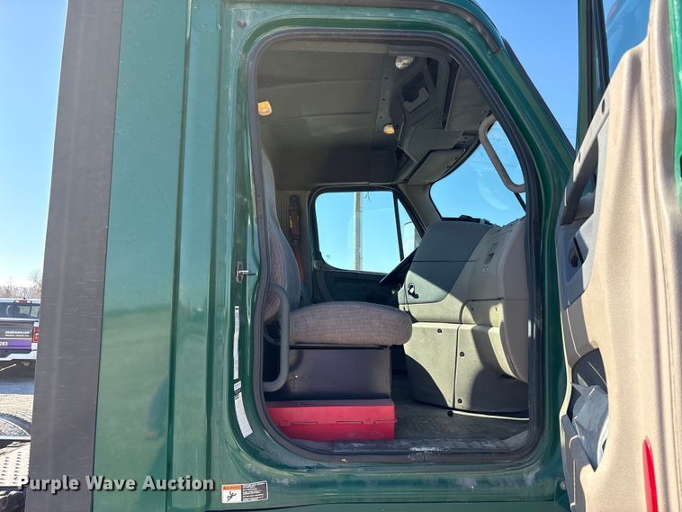 image for item FK1222 2017 Freightliner Cascadia 125 semi truck