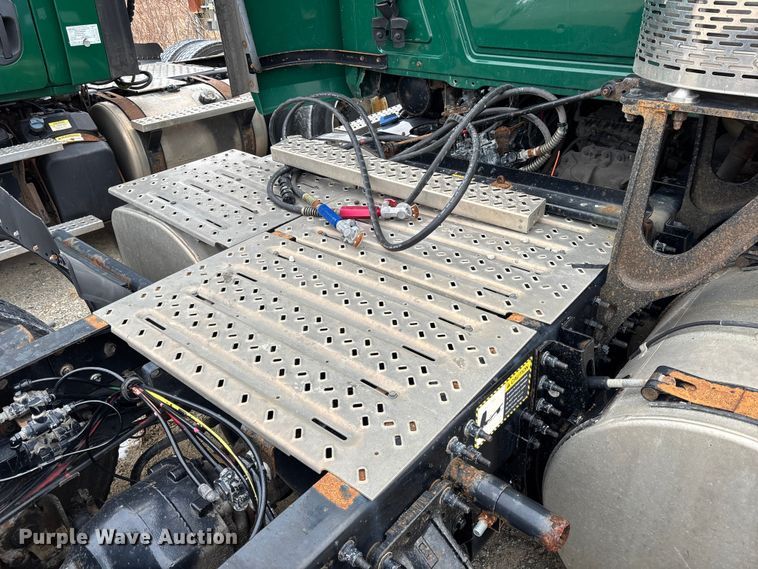 image for item FK1223 2016 Mack CXU613 semi truck