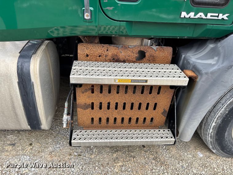 image for item FK1223 2016 Mack CXU613 semi truck