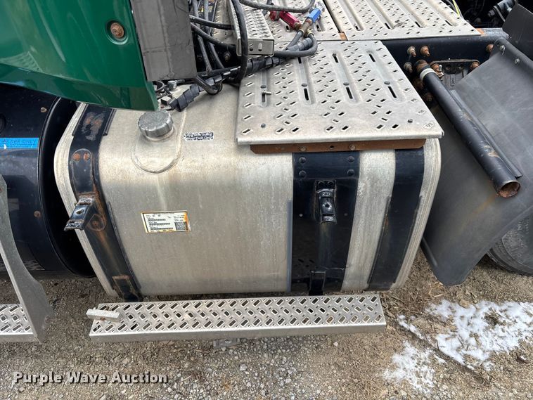 image for item FK1223 2016 Mack CXU613 semi truck