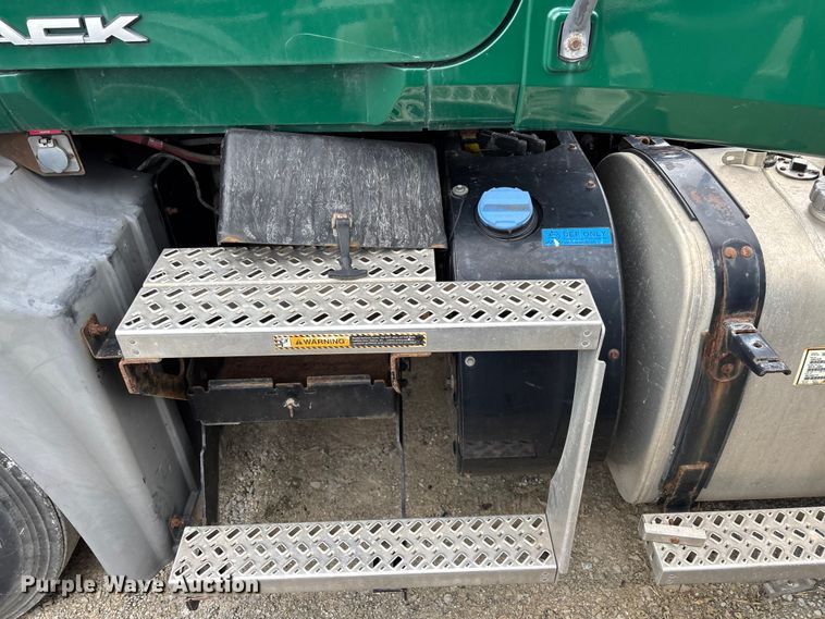 image for item FK1223 2016 Mack CXU613 semi truck