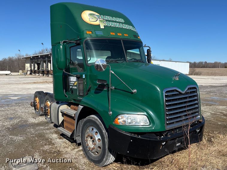 image for item FK1223 2016 Mack CXU613 semi truck