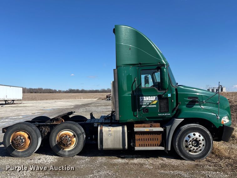 image for item FK1223 2016 Mack CXU613 semi truck
