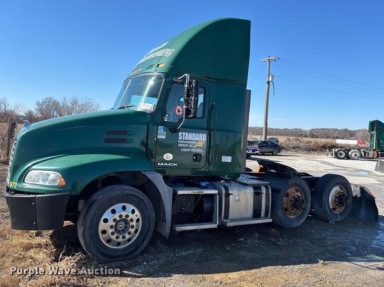 image for item FK1223 2016 Mack CXU613 semi truck