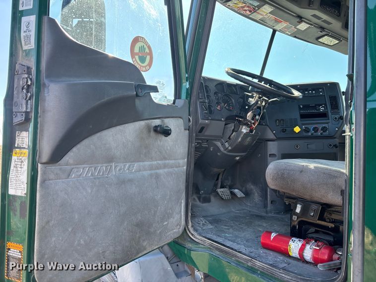 image for item FK1223 2016 Mack CXU613 semi truck