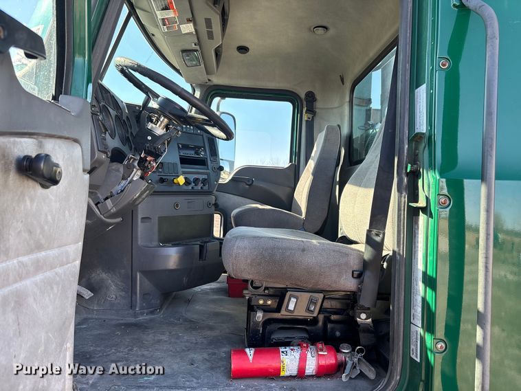 image for item FK1223 2016 Mack CXU613 semi truck