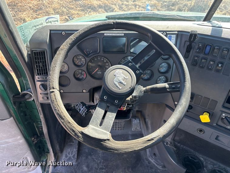 image for item FK1223 2016 Mack CXU613 semi truck