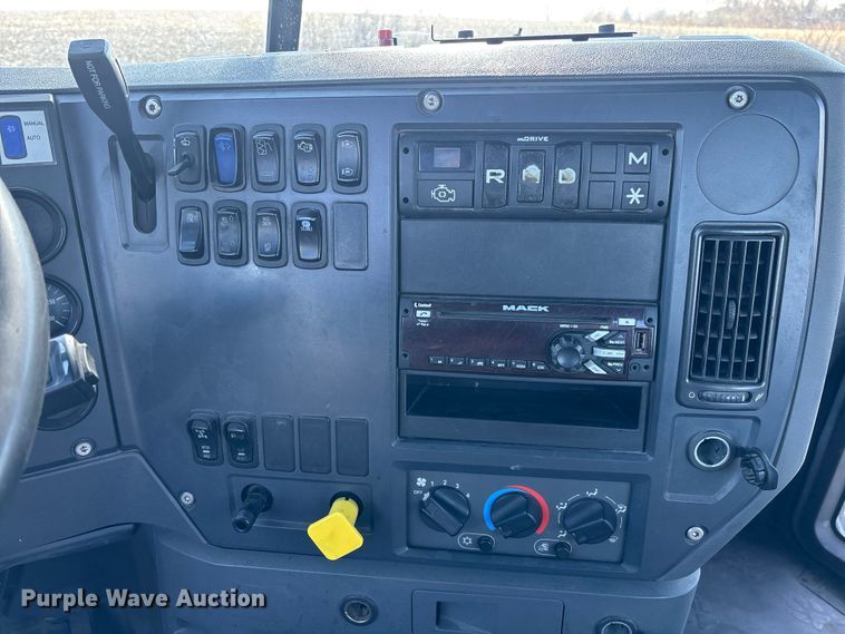 image for item FK1223 2016 Mack CXU613 semi truck