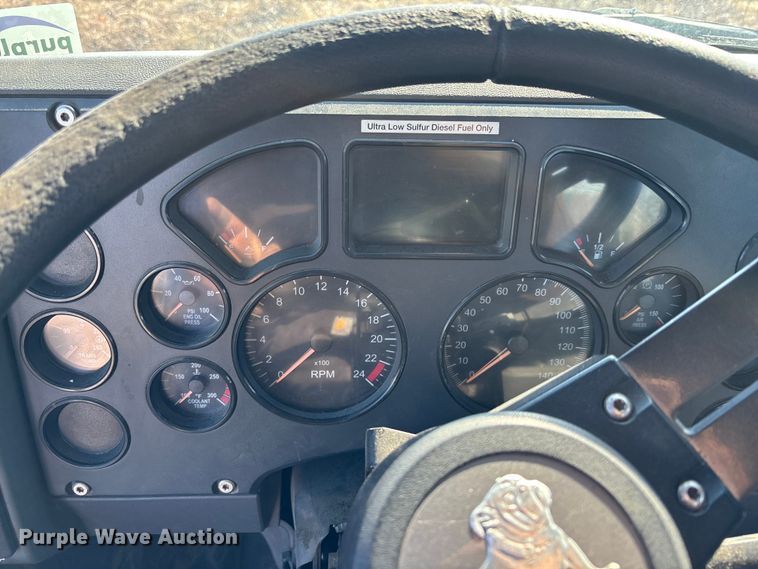 image for item FK1223 2016 Mack CXU613 semi truck