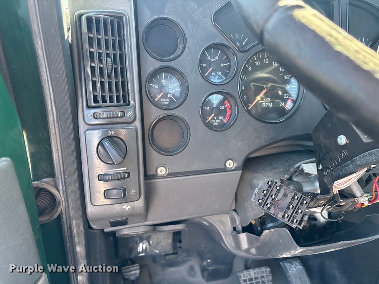 image for item FK1223 2016 Mack CXU613 semi truck