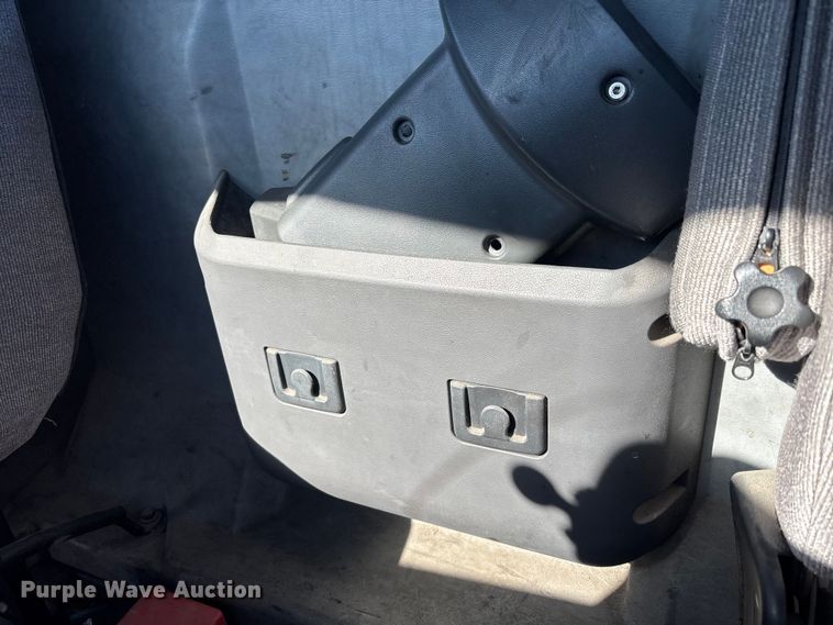 image for item FK1223 2016 Mack CXU613 semi truck