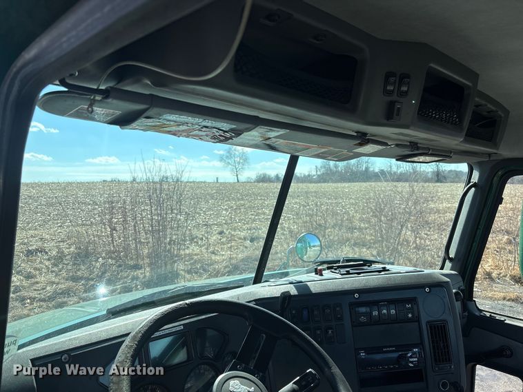 image for item FK1223 2016 Mack CXU613 semi truck