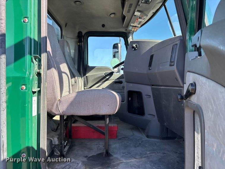 image for item FK1223 2016 Mack CXU613 semi truck