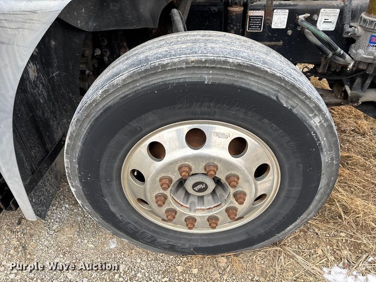 image for item FK1223 2016 Mack CXU613 semi truck