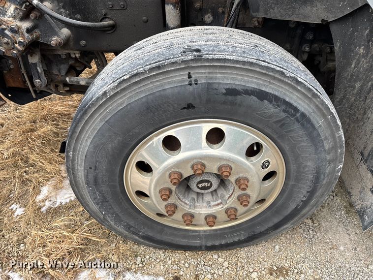 image for item FK1223 2016 Mack CXU613 semi truck