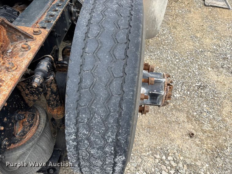 image for item FK1223 2016 Mack CXU613 semi truck