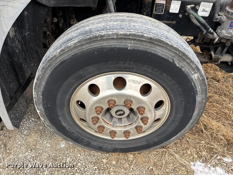 image for item FK1223 2016 Mack CXU613 semi truck