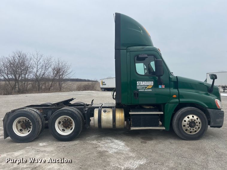 image for item FK1224 2017 Freightliner Cascadia 125 semi truck