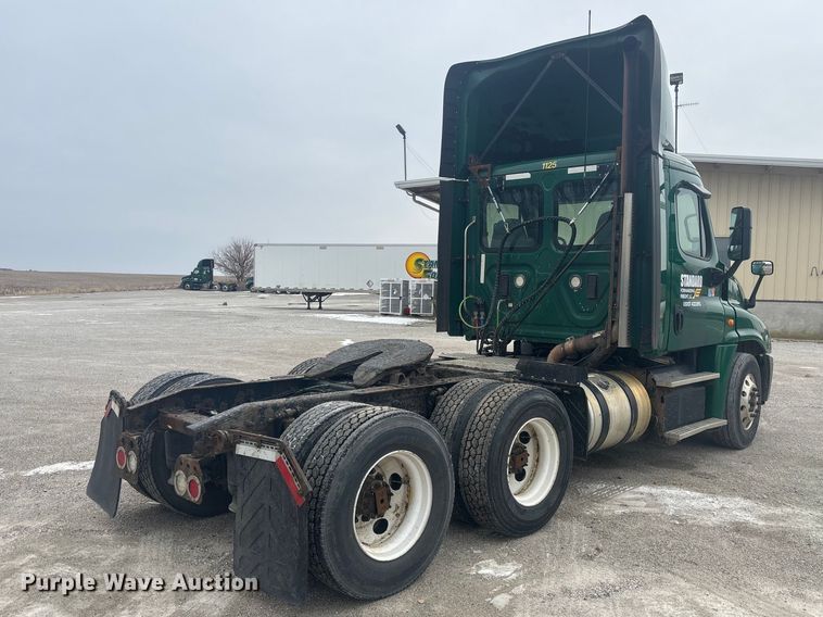 image for item FK1224 2017 Freightliner Cascadia 125 semi truck