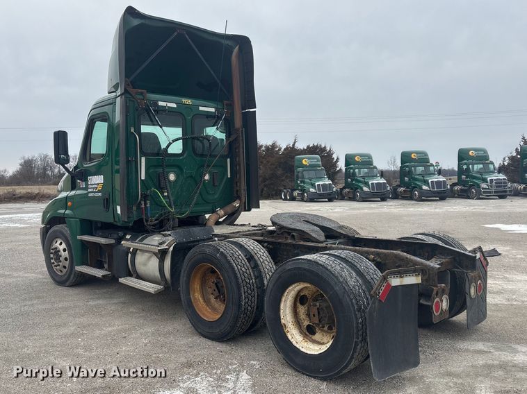 image for item FK1224 2017 Freightliner Cascadia 125 semi truck
