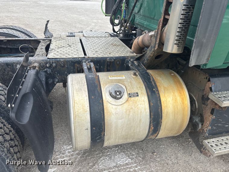 image for item FK1224 2017 Freightliner Cascadia 125 semi truck