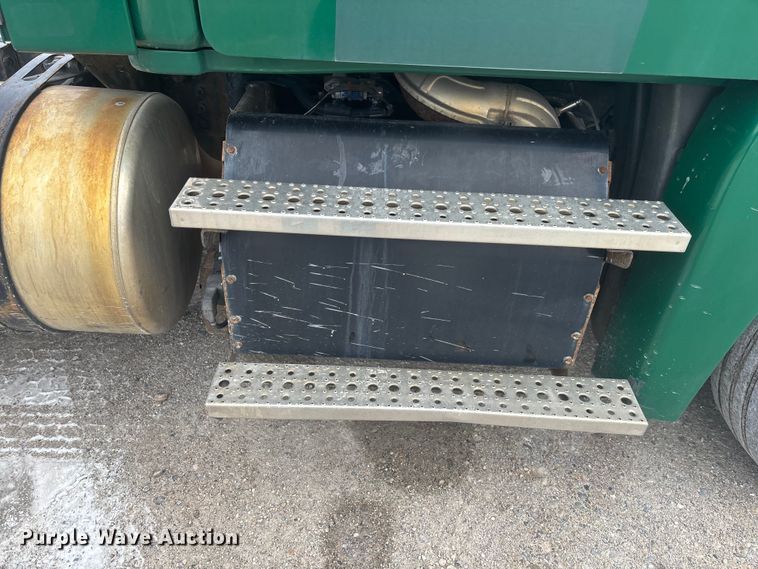 image for item FK1224 2017 Freightliner Cascadia 125 semi truck