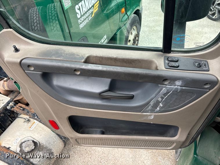 image for item FK1224 2017 Freightliner Cascadia 125 semi truck