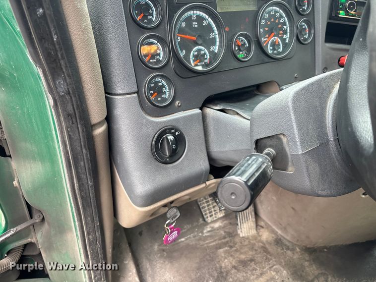 image for item FK1224 2017 Freightliner Cascadia 125 semi truck