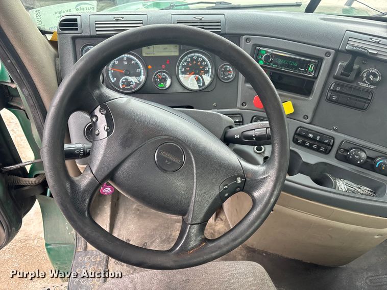 image for item FK1224 2017 Freightliner Cascadia 125 semi truck