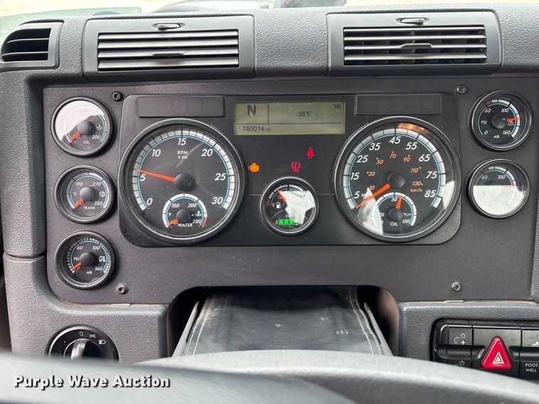 image for item FK1224 2017 Freightliner Cascadia 125 semi truck