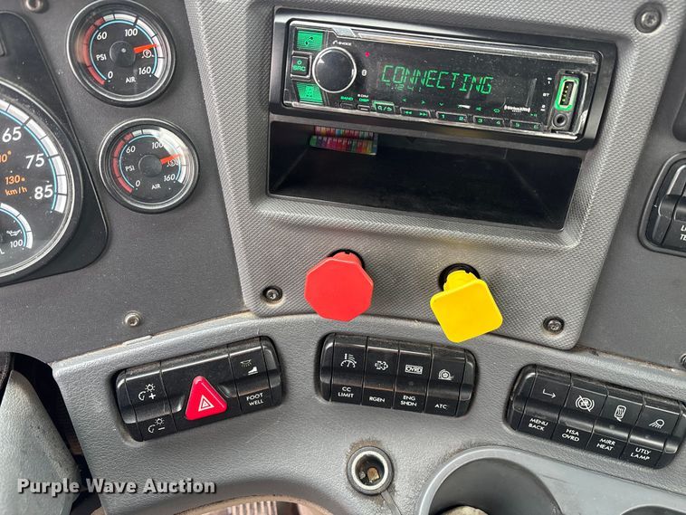 image for item FK1224 2017 Freightliner Cascadia 125 semi truck