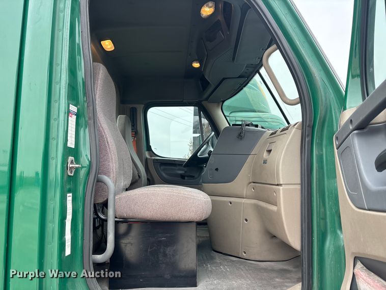 image for item FK1224 2017 Freightliner Cascadia 125 semi truck