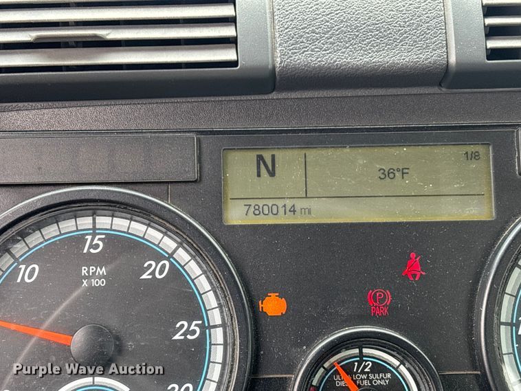 image for item FK1224 2017 Freightliner Cascadia 125 semi truck