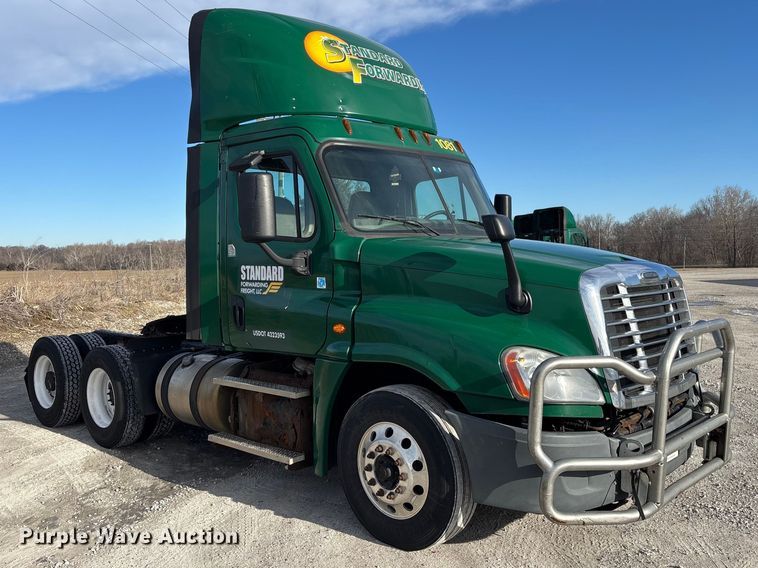 image for item FK1225 2017 Freightliner Cascadia 125 semi truck