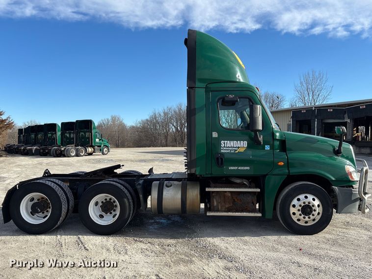 image for item FK1225 2017 Freightliner Cascadia 125 semi truck