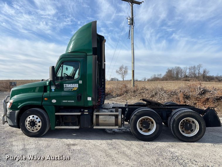 image for item FK1225 2017 Freightliner Cascadia 125 semi truck