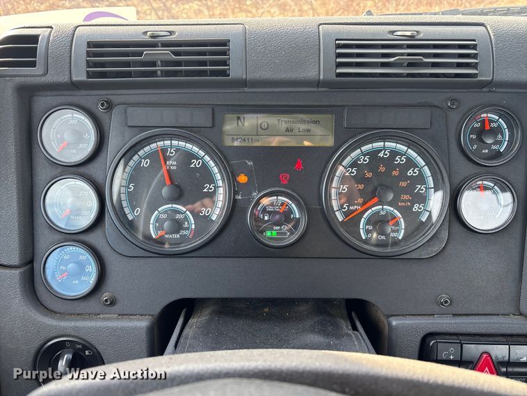 image for item FK1225 2017 Freightliner Cascadia 125 semi truck