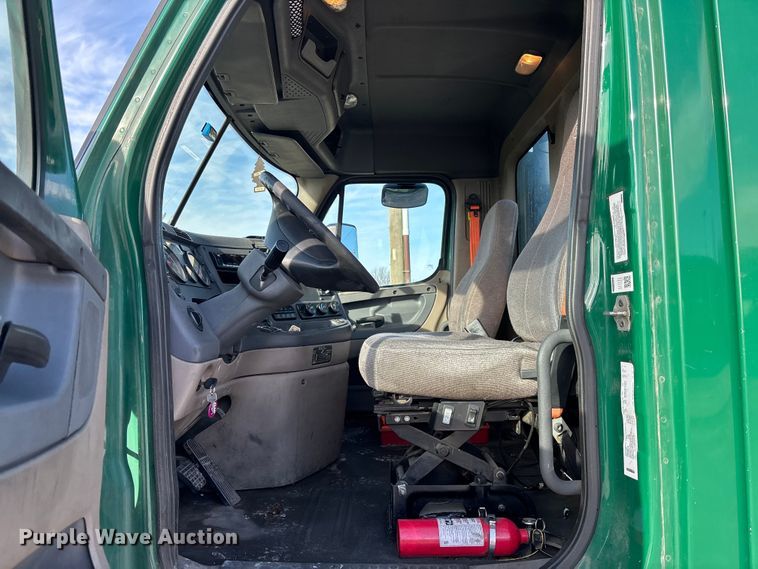 image for item FK1225 2017 Freightliner Cascadia 125 semi truck