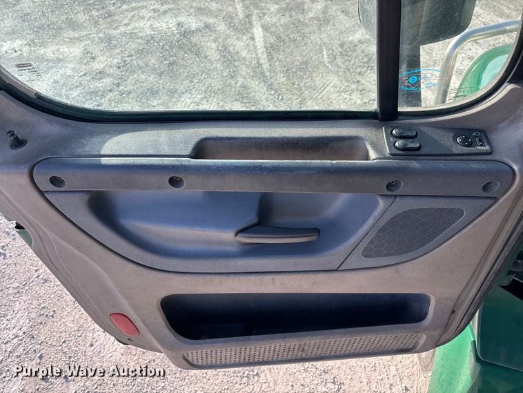 image for item FK1225 2017 Freightliner Cascadia 125 semi truck