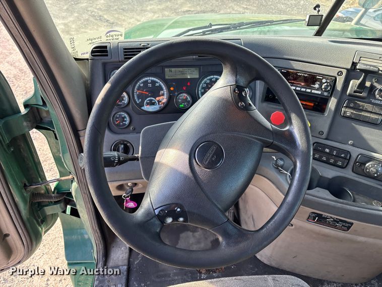 image for item FK1225 2017 Freightliner Cascadia 125 semi truck